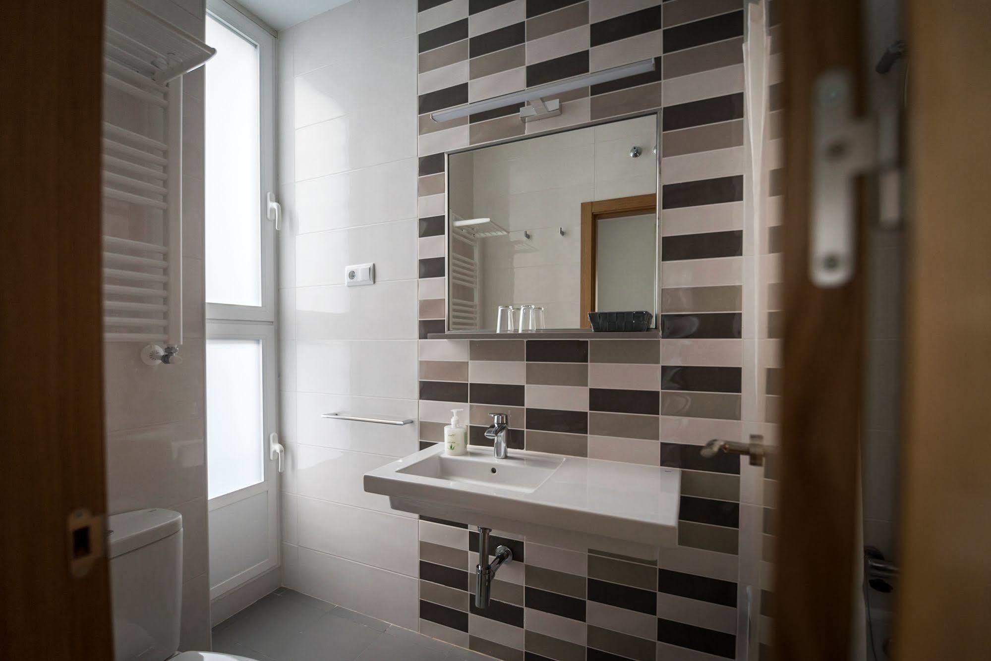 Hostal Carracedo Madrid Dış mekan fotoğraf