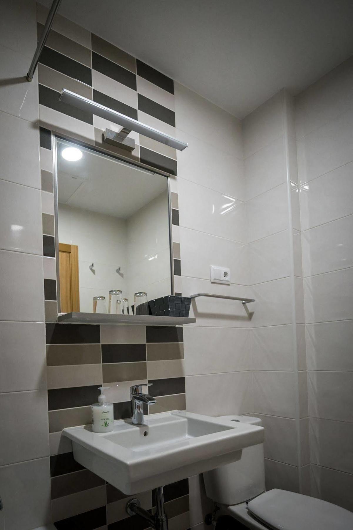 Hostal Carracedo Madrid Dış mekan fotoğraf